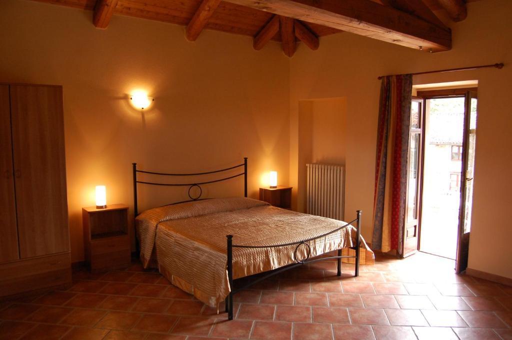 Agriturismo 'D Raine Montelupo Albese Стая снимка